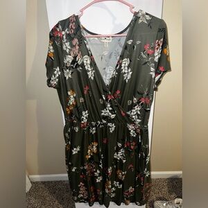 Like new dress. Was worn once. Comes from a smoke free/pet free home